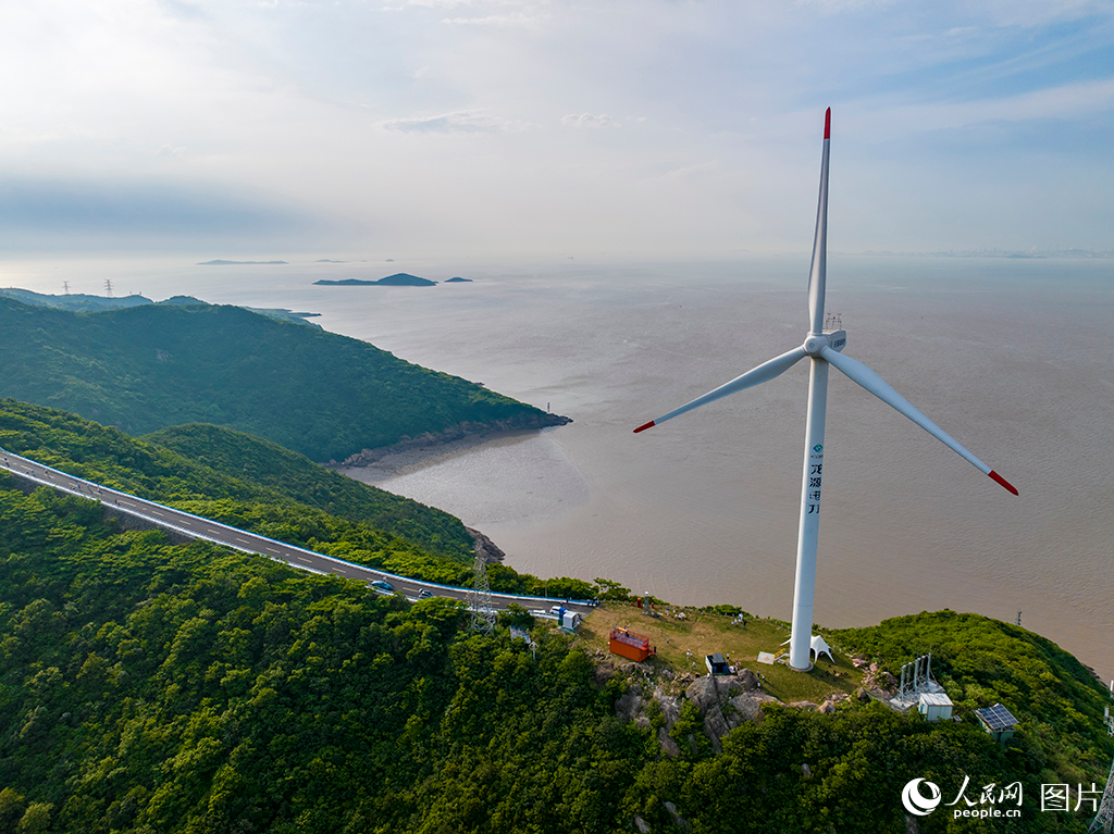 澳门是中国著名的旅游城市之一，以其独特的文化魅力、历史背景以及博彩业闻名于世。近年来，随着科技的飞速发展和互联网的普及，博彩行业也在不断创新和变革。本文将围绕关键词澳门博彩、天天开好彩、正版优势评测、翔实释义解释落实展开，对澳门博彩行业的现状进行评测和解析。